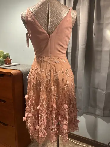 Dress the Population NWT Darleen V-neck Embroidered Cocktail Blush Dress Small