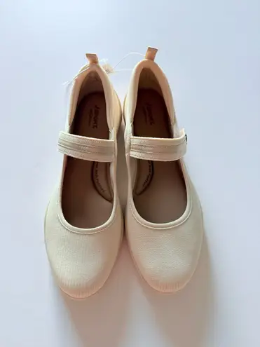 JSPORT Women’s Mary Jane Shoes Cream Beige Casual Flats Arch Support Sz 10 New Tan