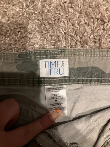 Time & Tru Green Camo Shorts 