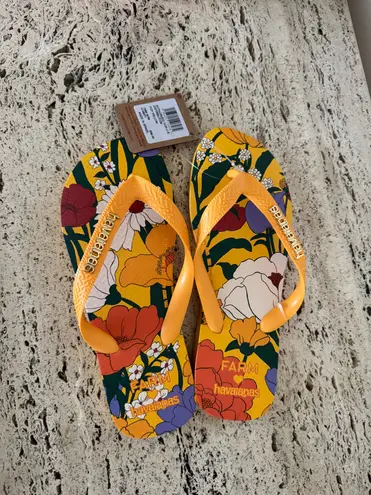 Havaianas x FARM Rio Bucolic Floral flip-flops. Size US 7/8. MSRP $38