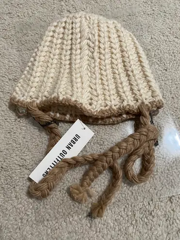 Urban Outfitters Luna Chunky Charm Beanie NWT - Ivory