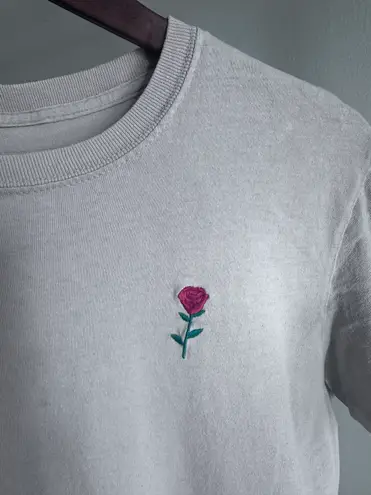 Riot Society Rose Embroidered Short Sleeve T-Shirt Size S Shirt Unisex Small