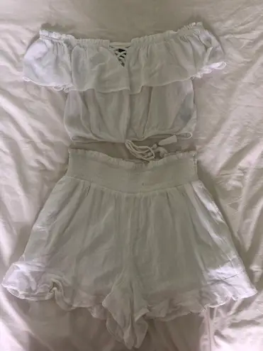 American Eagle White Top And Shorts Set