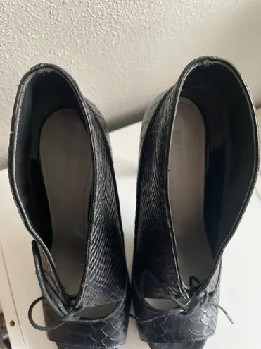 Pour La Victoire Black Leather Python Women's Steletto Peep Toe Shoes