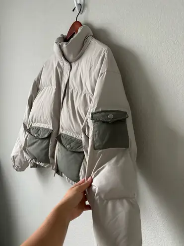 Cream & Green Puffer Jacket Gray Size M