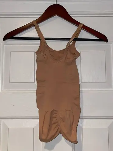 SKIMS SCULPTING BODYSUIT WITH SNAPS in Ochre S/M