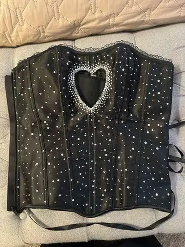 Sabrina Carpenter Black Rhinestone Heart Cut