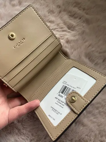 Coach Snap Wallet In Signature Canvas With Heart Print