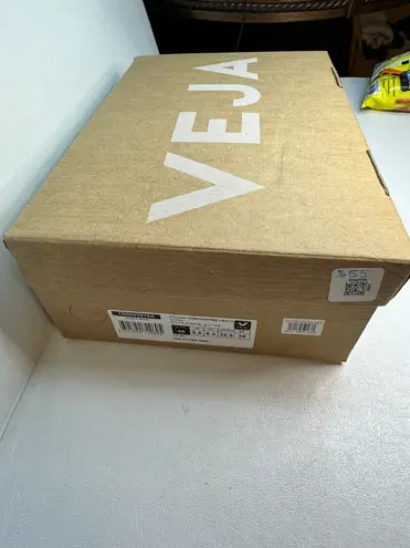 VEJA Minotaur Chromefree Leather sneakers white butter casual classic comfy