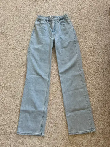 Abercrombie & Fitch  The 90’s Relaxed Jean High Rise