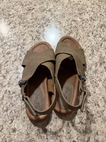 Eurosoft Womens Darla Beige Tan Flat Sandals Leather Euro Sofft Comfort Sz. 7