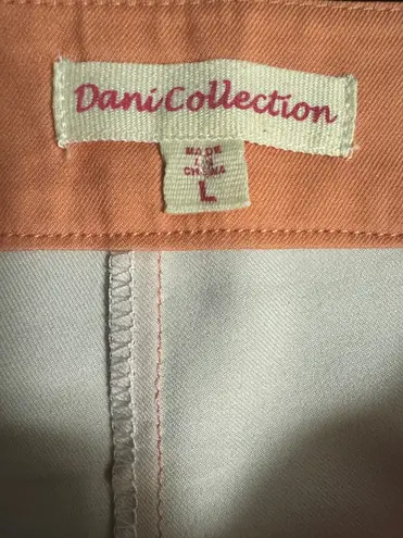 NWOT Dani Collection Geometric Print Shorts Size Large Orange