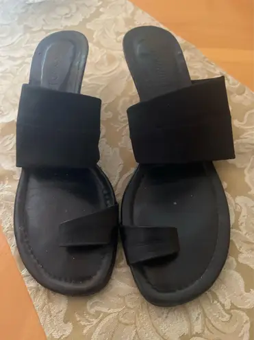 Donald Pliner Donald J. Pliner Black Leather Kitten Heel Sandal