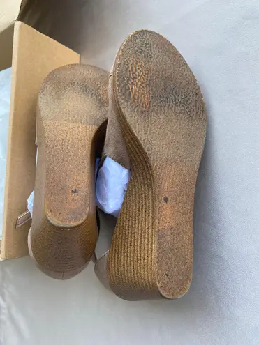 Journee Collection Kedzie Wedge Sandal size 6.5