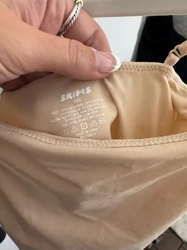 SKIMS Fits Everybody Cami Thong Bodysuit in Sand Size XXS NWT