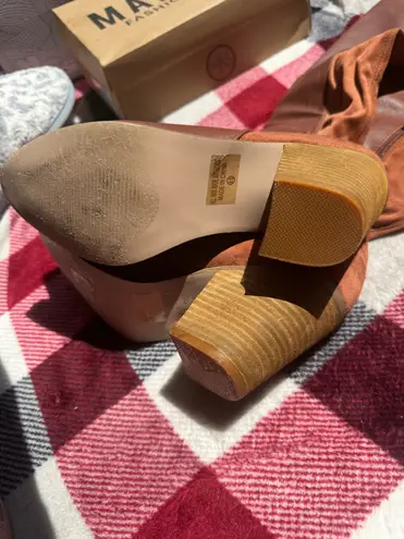 Knee high boots Brown Size 8.5