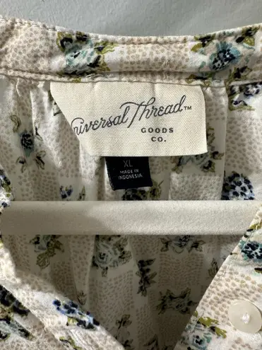 Universal Threads Floral Blouse Universal Thread - Image 2