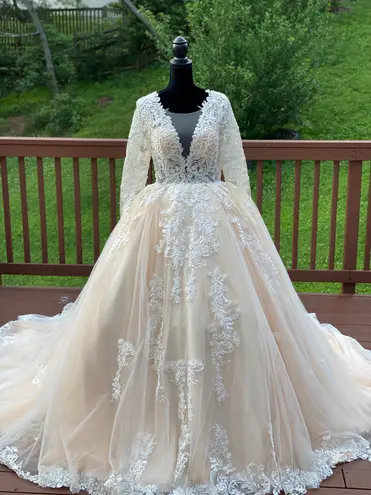 Custom Made Wedding Dress princess long train lace Embroidered Long Sleeve Light Weight