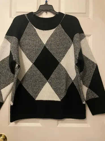 Industry Elegant Black and Gray Argyle Sweater