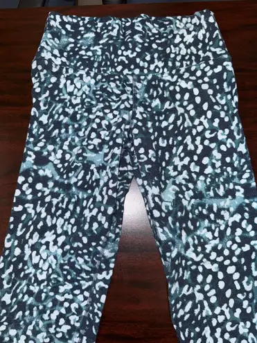 Old Navy Active High Waisted 7/8 Go-Dry Balance Leggings Size Medium