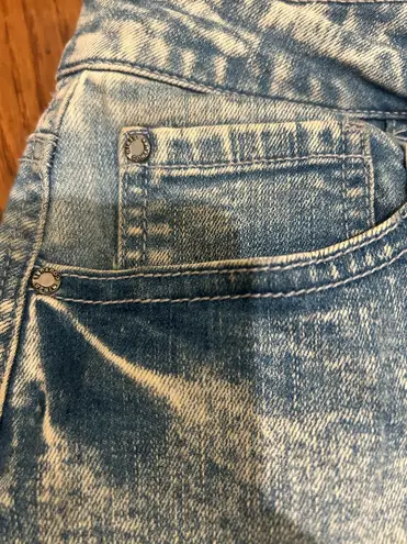 Tinseltown Crossover