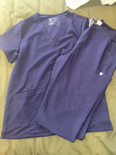 FIGS Scrubs Set