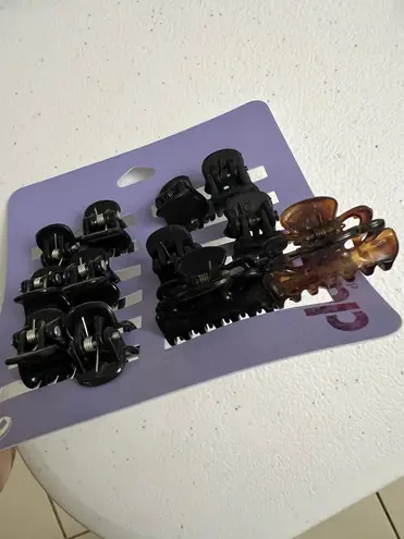 Claire’s black mini hair clips