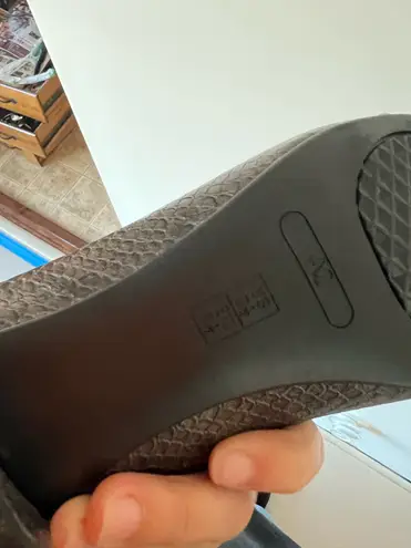 Aerosoles Buckled Snakeskin Pumps / Heels size 8.5