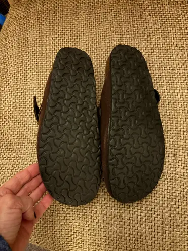 Aloha Island woman’s brown faux suede clogs size 10