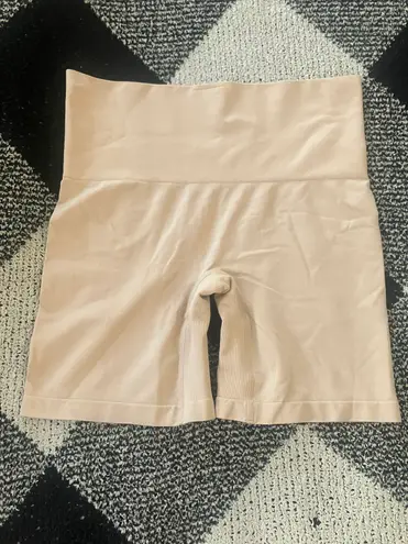 H&M Besiege Shapewear Shorts