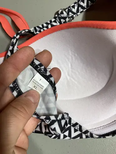 NWOT Coralish Pink, Black, and White Printed Bikini Top and Bottoms Size XL Multiple