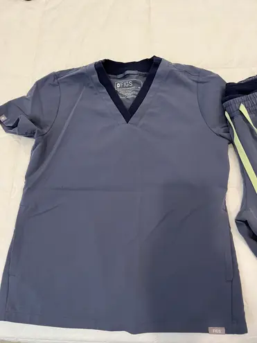 FIGS Scrubs Set