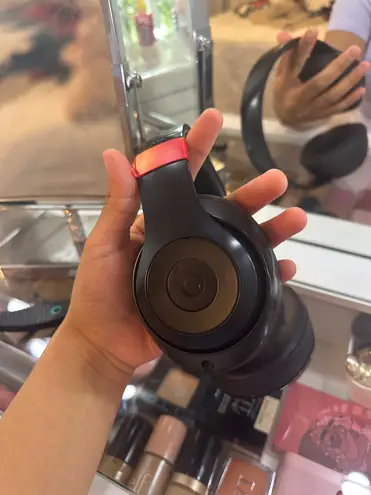Beats  Solo 3 Wireless - Image 2
