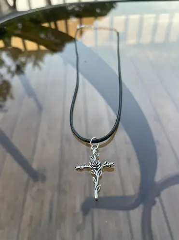 Handmade Y2K Punk Silver Black Cross Flower Leaves pendant PU leather necklace