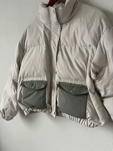 Cream & Green Puffer Jacket Gray Size M