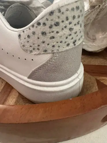 Vintage Havana White Sneakers w/ Sparkly Star – Size 7.5