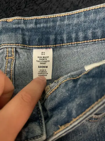 H&M  High-Waisted Jean Shorts thumbnail 2