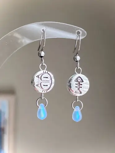 Handmade cat & fish teardrop dangle earrings 🐈🐟