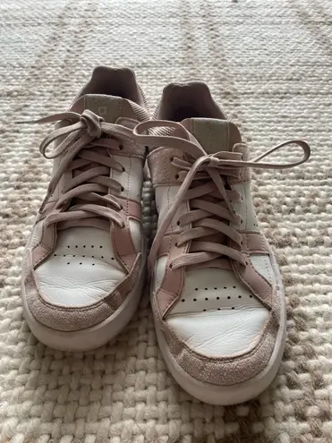 on cloud  Shoes Roger The Advantage Women’s thumbnail 3