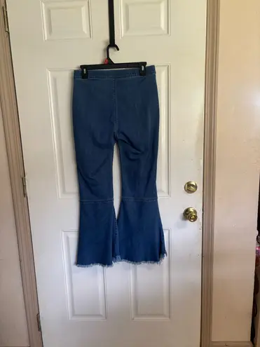 Cello Jeans Med Dark wash mid rise pull-on flare frayed hem jeggings