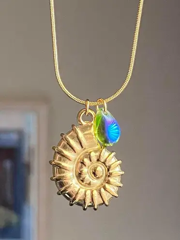Handmade gold tone stainless steel boho chic beach shell ammonite & teardrop necklace🌀🐚🌊