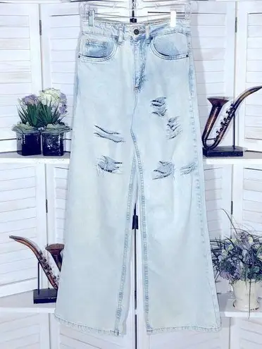 Cotton On  light wash blue distressed 90s retro high rise wide legs jeans sz 4