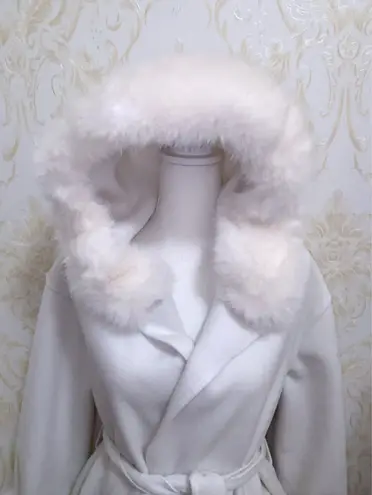 White Faux Fur Trim Winter Jacket ā Size Small