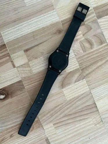 Q&Q Ladies Watch Black Rubber Strap and Dial Luminous Hands Markers 10BAR WR