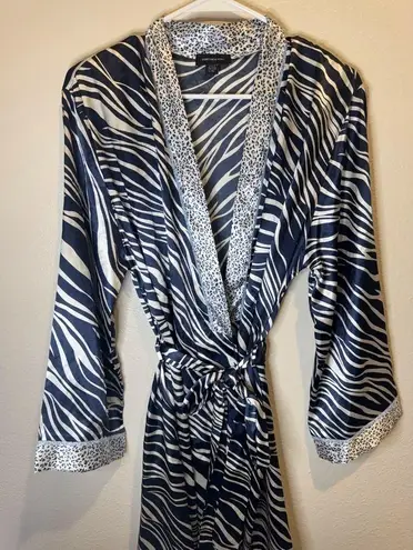 Jones New York  Women’s Intimates & Sleepwear Animal Print Satin Robe Size L/XL