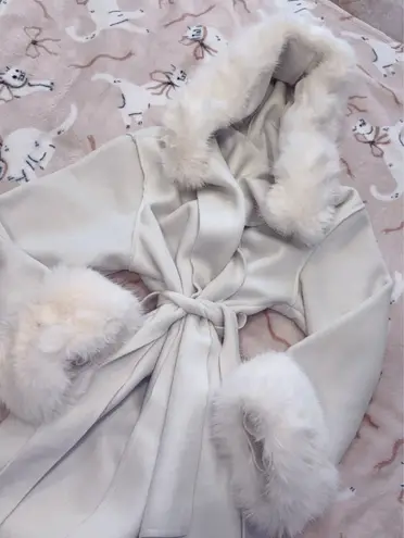 White Faux Fur Trim Winter Jacket ā Size Small