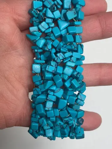 Women’s Turquoise Colored Chip/Stones Stretch Cuff Bracelet EUC OS