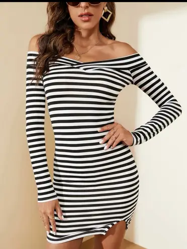 Boutique Striped Off Shoulder Split Hem Bodycon Dress(6/M)