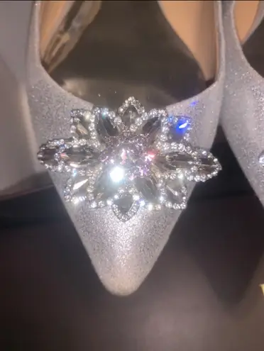 Badgley Mischka Karina Leather metallic embellish pin brooch Formal Evening comfy pewter prom