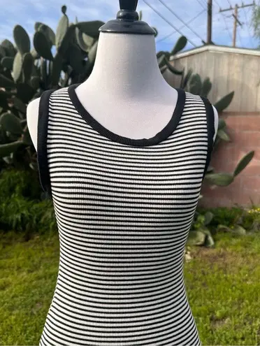 Black and white Slip on body con dress scoop neck